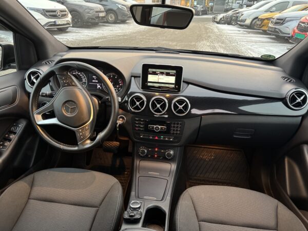 Kommer NÅ - **UNIK KMST*** 2014mod Mercedes-benz B180 122HK Bensin + Automat + Panorama!! - Bilde 3