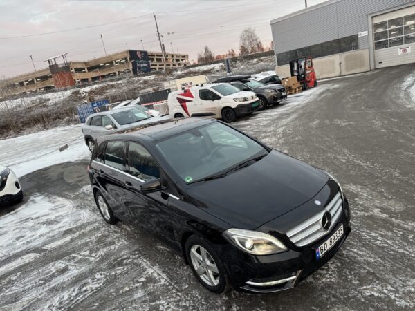 Kommer NÅ - **UNIK KMST*** 2014mod Mercedes-benz B180 122HK Bensin + Automat + Panorama!!