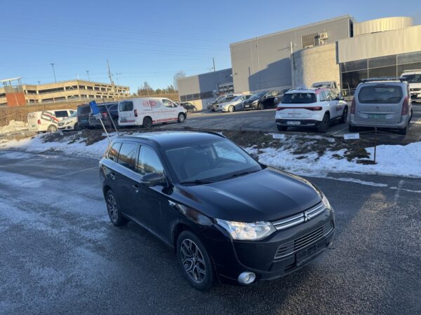 2014mod Mitsubishi Outlander 2.0L PHEV - HYBRID - 4x4 - AUTOMAT - EU til 30.11.2026! **les annonse - Bilde 2