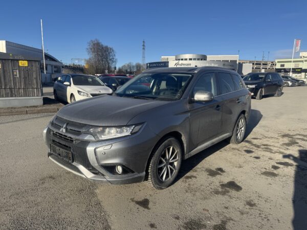 2016mod Mitsubishi Outander PHEV -INSTYLE+ -SKINN - KROK - NAVI - XENON - 4WD - Bilde 5