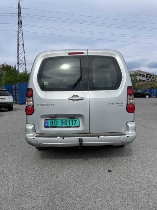 FIN KMST - 2015mod Peugeot Partner Varebil - 1.6Hdi - 90hk - L2 - AUTOMAT - fint holdt bil! - Bilde 2
